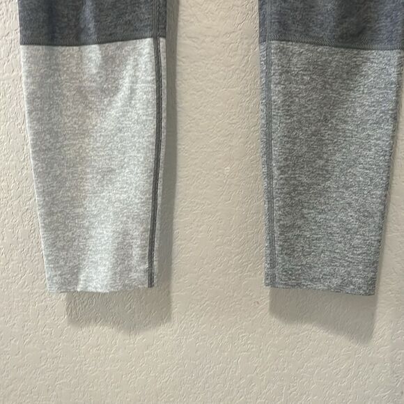 OUTDOOR VOICES Gray Color Block Warmup 3/4 Leggings, Size L - Picture 3 of 6